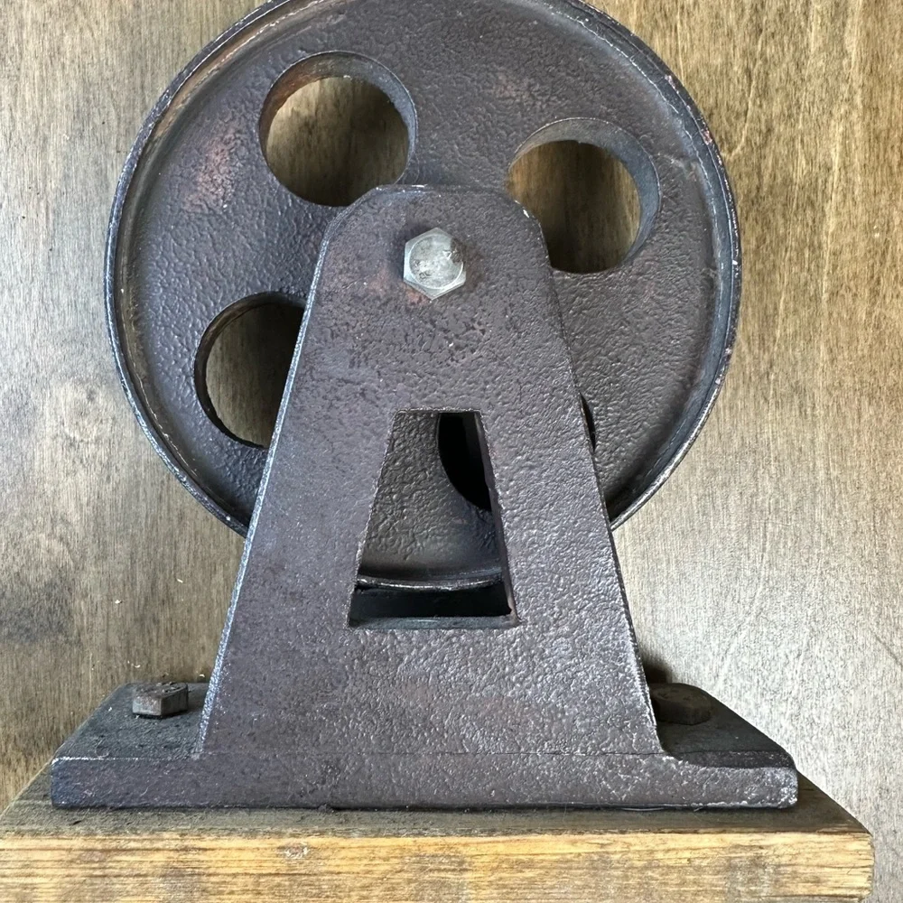 Vintage Industrial Metal Pulley - Picture 5 of 8